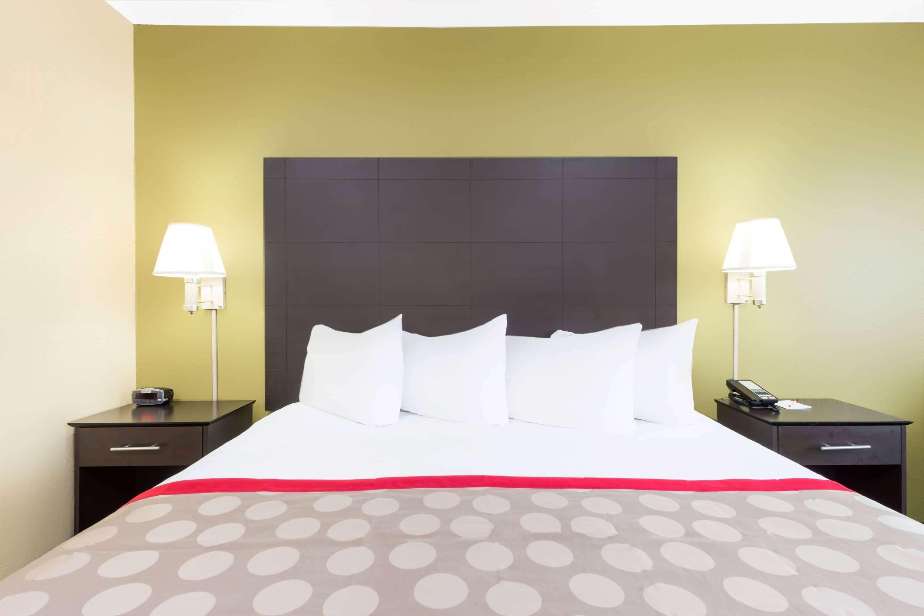 รามาดา บาย วินด์แฮม แวนดาเลีย Hotel Vandalia ภายนอก รูปภาพ