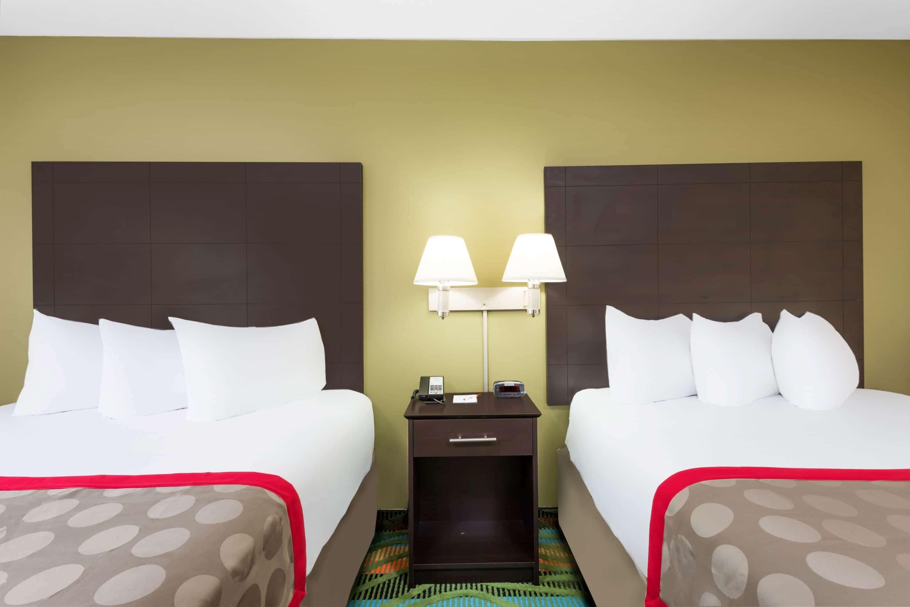 รามาดา บาย วินด์แฮม แวนดาเลีย Hotel Vandalia ภายนอก รูปภาพ