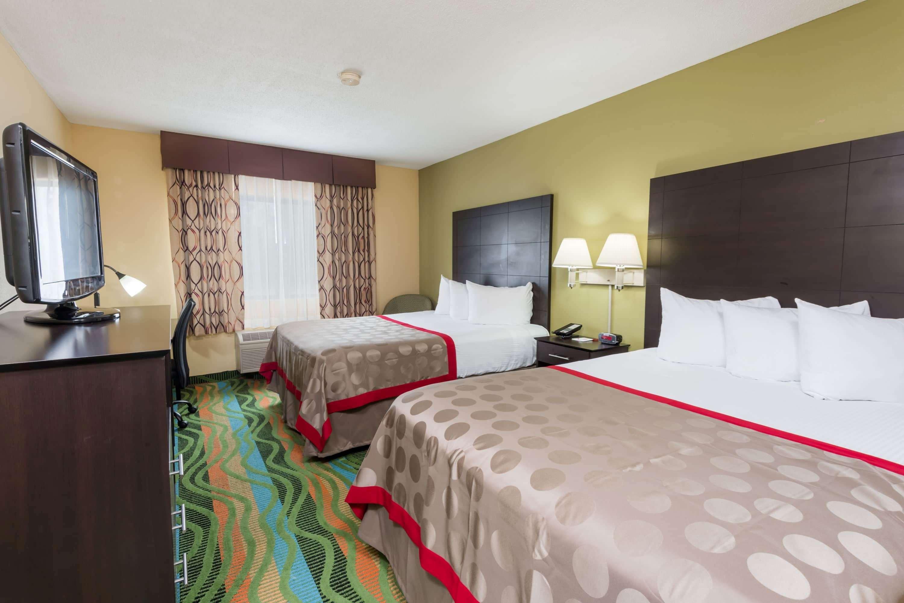 รามาดา บาย วินด์แฮม แวนดาเลีย Hotel Vandalia ภายนอก รูปภาพ
