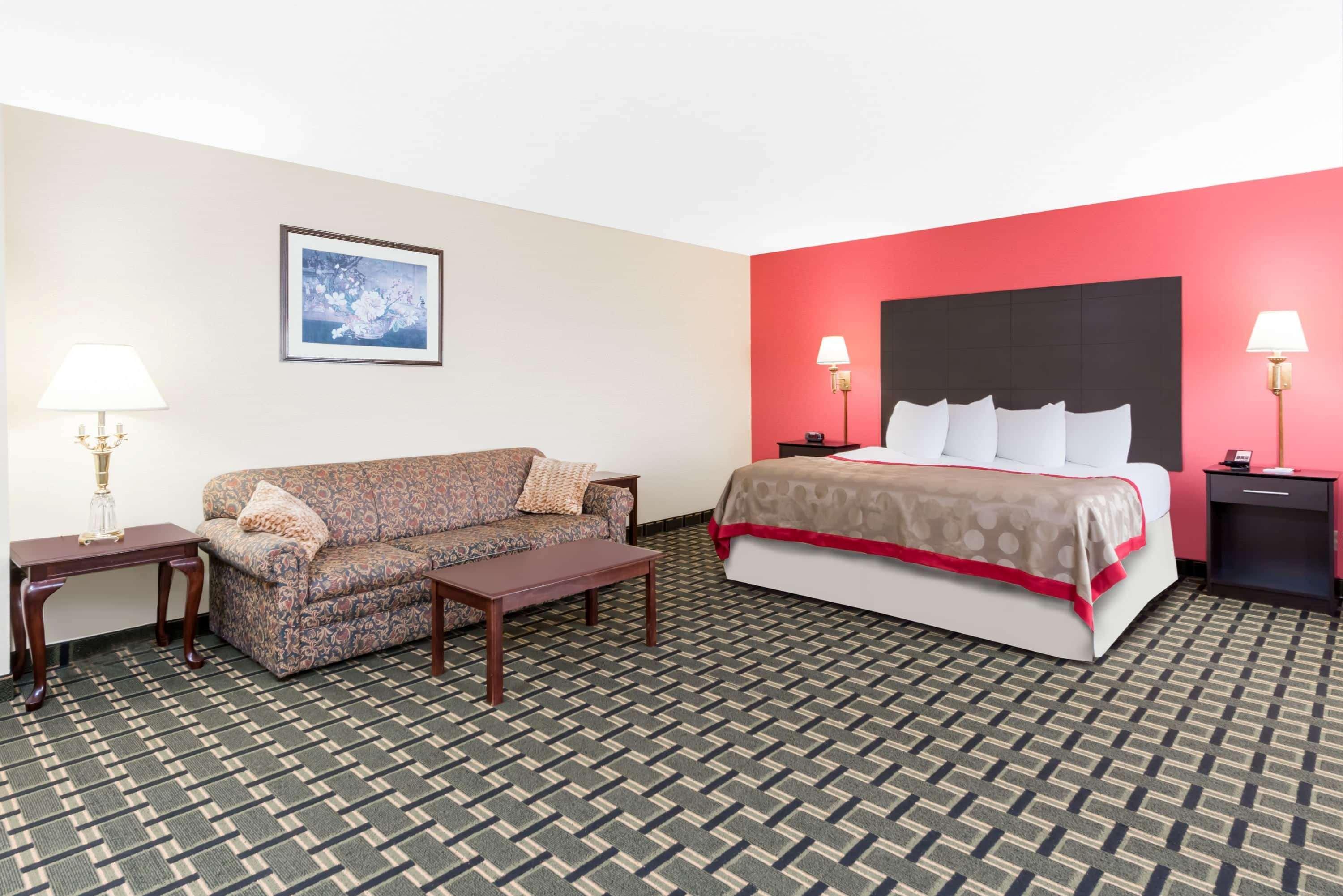 รามาดา บาย วินด์แฮม แวนดาเลีย Hotel Vandalia ภายนอก รูปภาพ